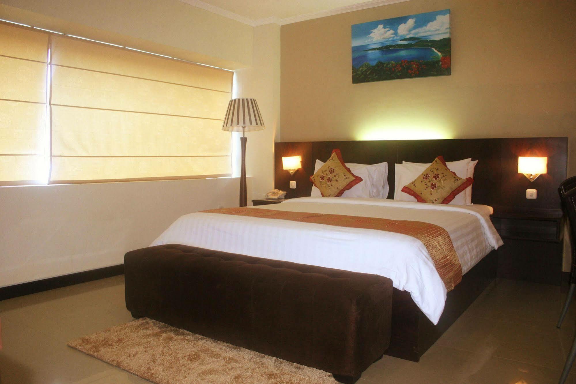Royal Mamberamo Hotel Sorong Buitenkant foto